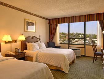 Ramada Plaza Macon Hotel Room photo